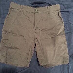 Men's dark gray golf shorts